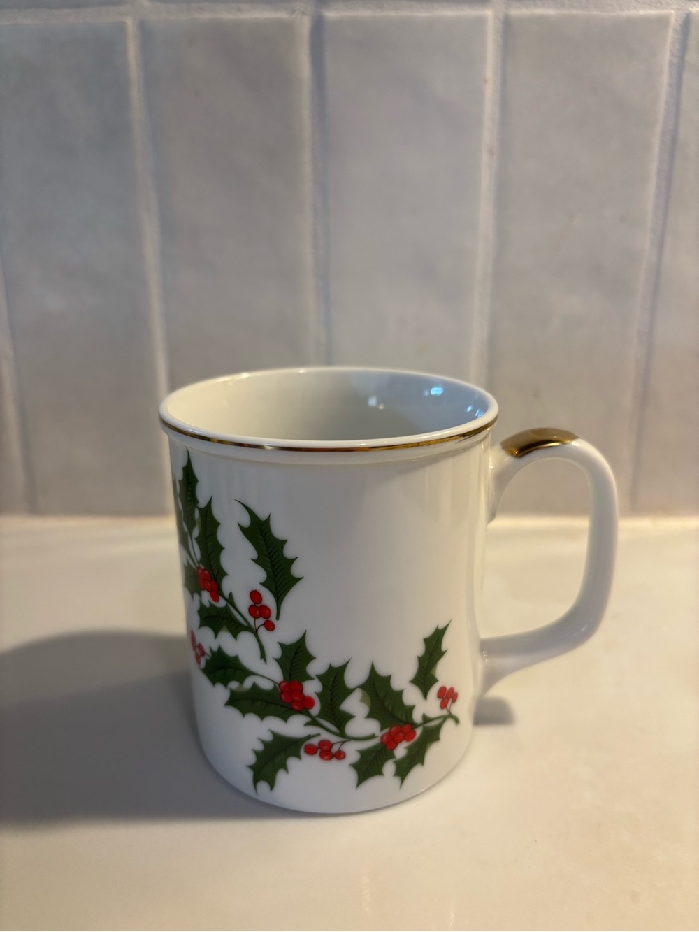Vintage Christmas Holly & Berries Fine Porcelain Coffee Mug Gold Rim Accent 8oz